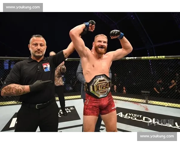 骨头与科米尔的宿敌对决如何重塑轻重量级历史格局与荣耀之争巅峰篇